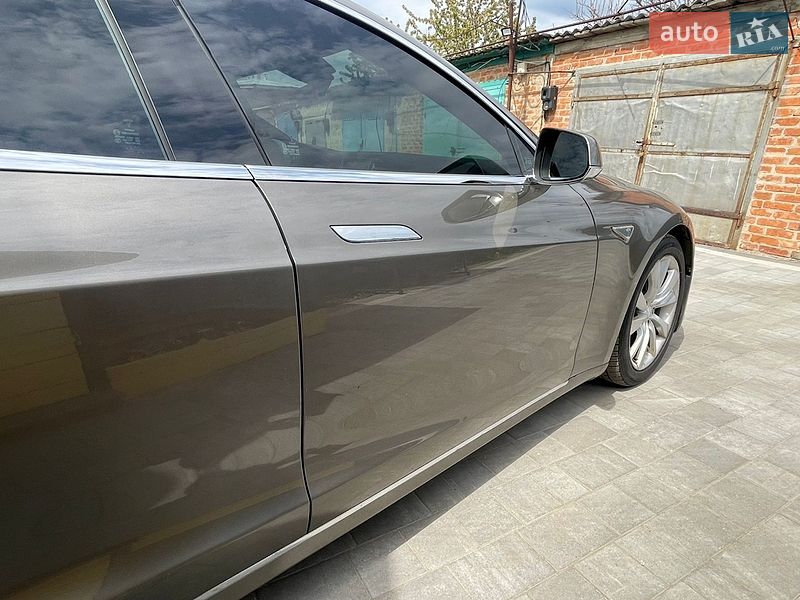 Лифтбек Tesla Model S 2016 в Полтаве фото 43 Лифтбек Tesla Model S 2016 в Полтаве