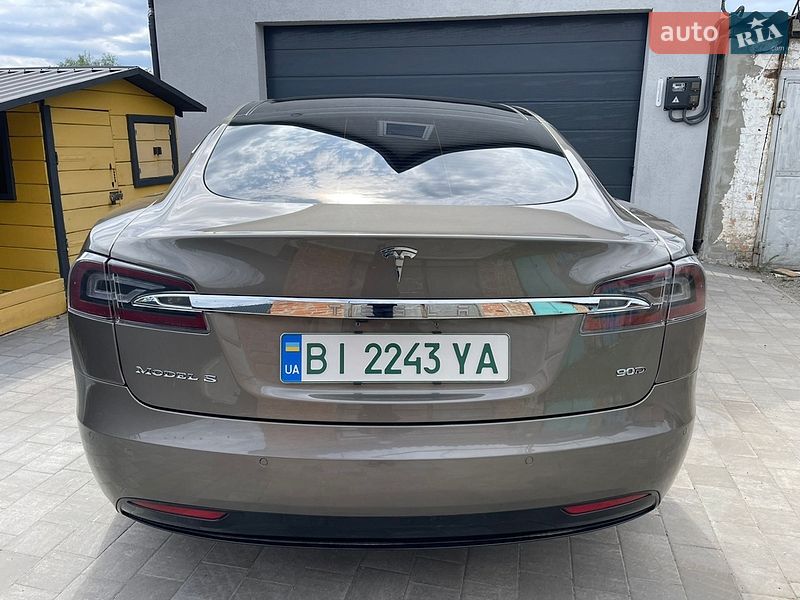 Лифтбек Tesla Model S 2016 в Полтаве фото 36 Лифтбек Tesla Model S 2016 в Полтаве