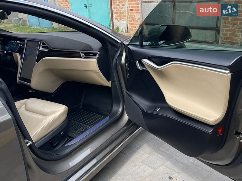 Лифтбек Tesla Model S 2016 в Полтаве фото 54 Лифтбек Tesla Model S 2016 в Полтаве