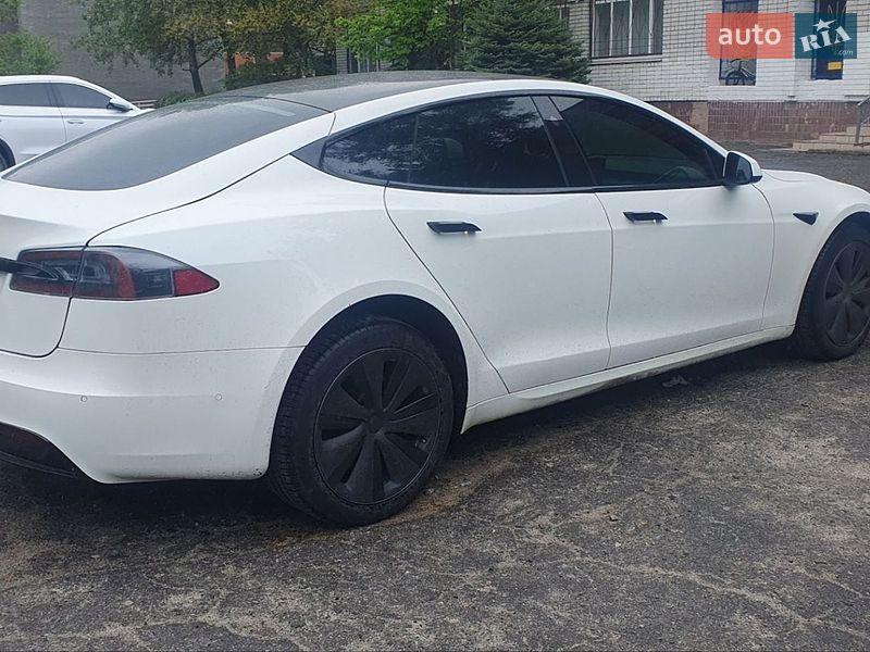Лифтбек Tesla Model S 2021 в Каменском