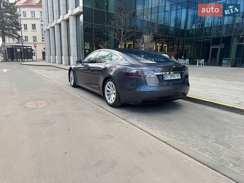 Ліфтбек Tesla Model S 2017 в Львові