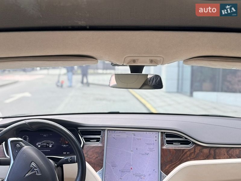 Ліфтбек Tesla Model S 2017 в Львові