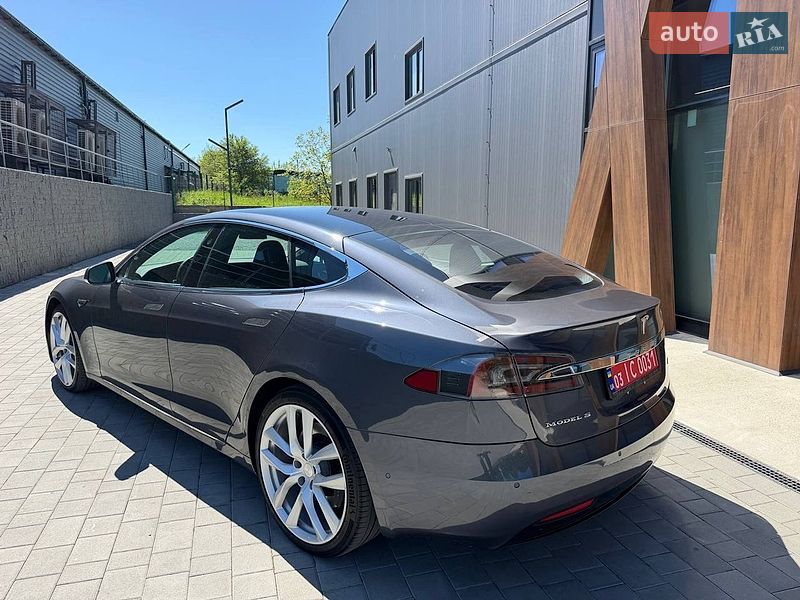 Лифтбек Tesla Model S 2019 в Луцке