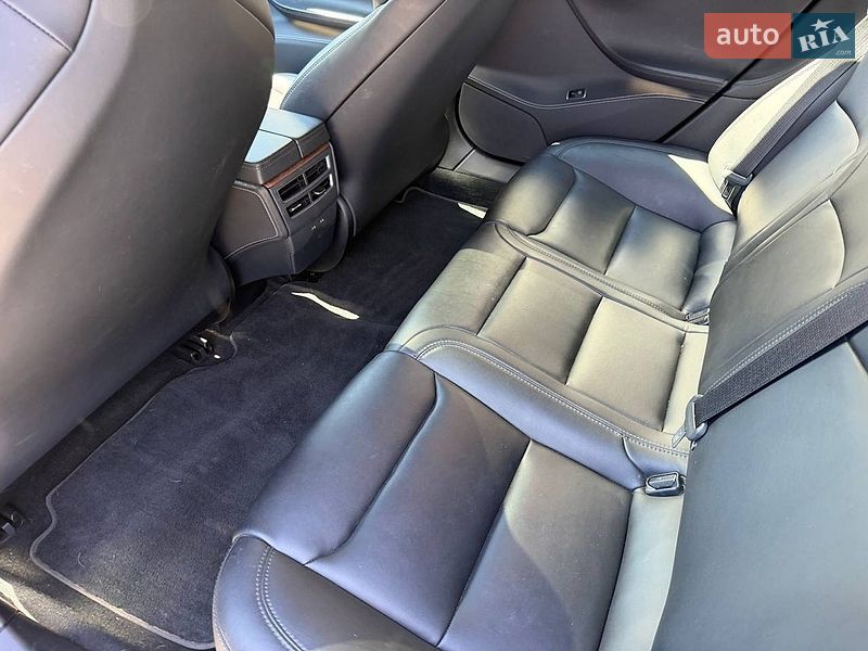Лифтбек Tesla Model S 2019 в Луцке