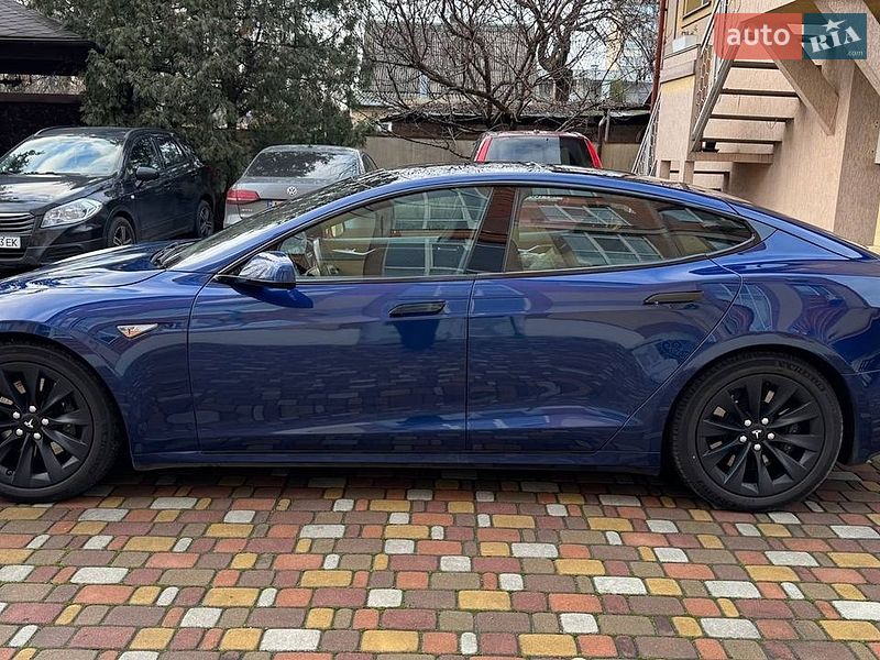 Лифтбек Tesla Model S 2016 в Киеве