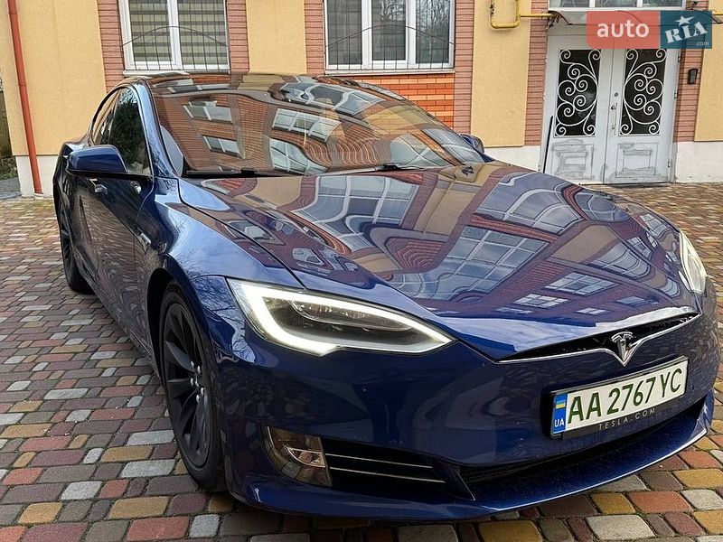 Лифтбек Tesla Model S 2016 в Киеве