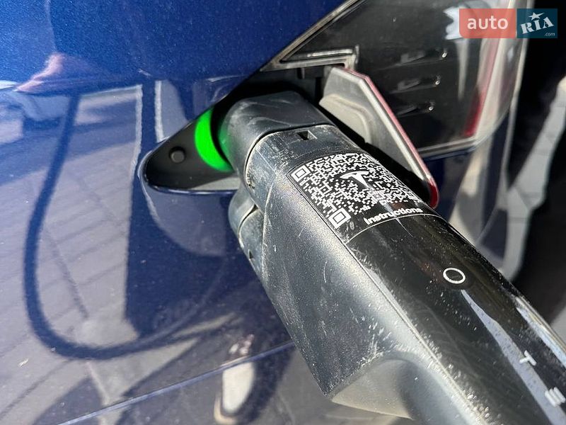 Лифтбек Tesla Model S 2016 в Киеве