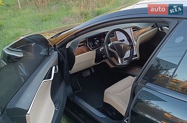 Лифтбек Tesla Model S 2017 в Львове