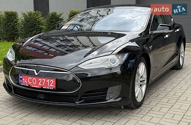 Ліфтбек Tesla Model S 2015 в Львові