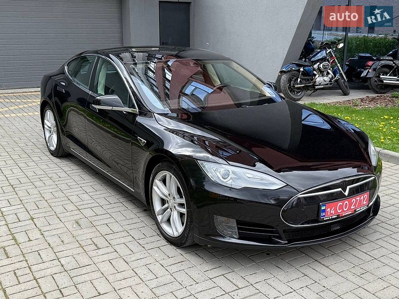 Ліфтбек Tesla Model S 2015 в Львові фото 5 Ліфтбек Tesla Model S 2015 в Львові