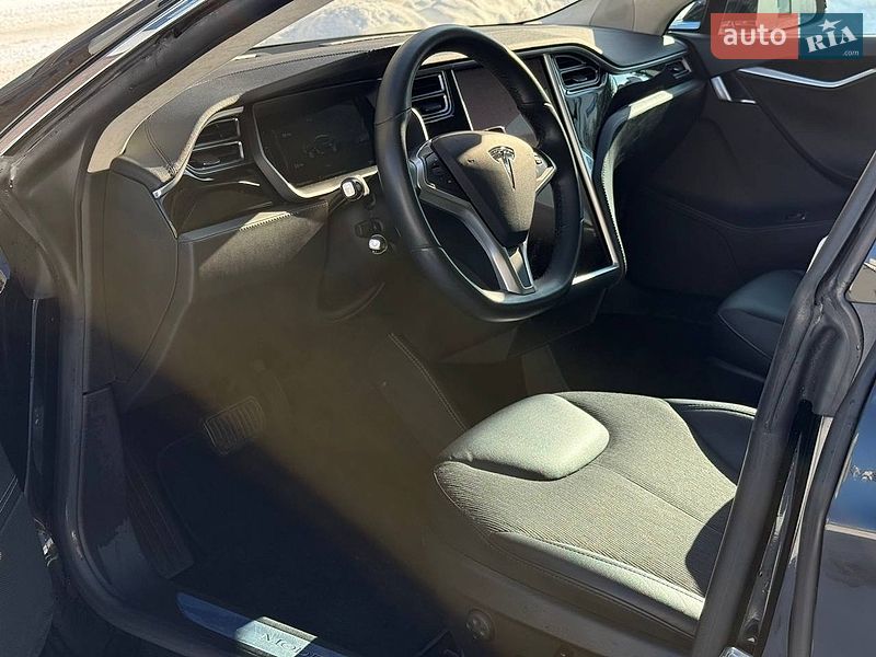 Ліфтбек Tesla Model S 2015 в Львові фото 11 Ліфтбек Tesla Model S 2015 в Львові
