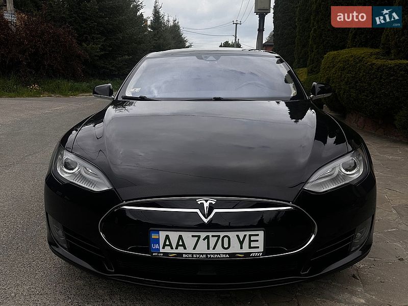 Ліфтбек Tesla Model S 2015 в Києві