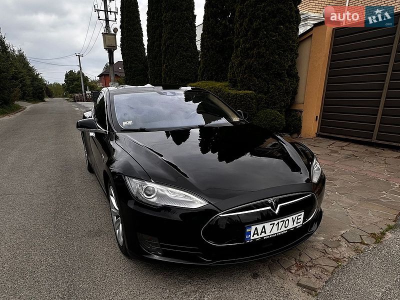 Ліфтбек Tesla Model S 2015 в Києві