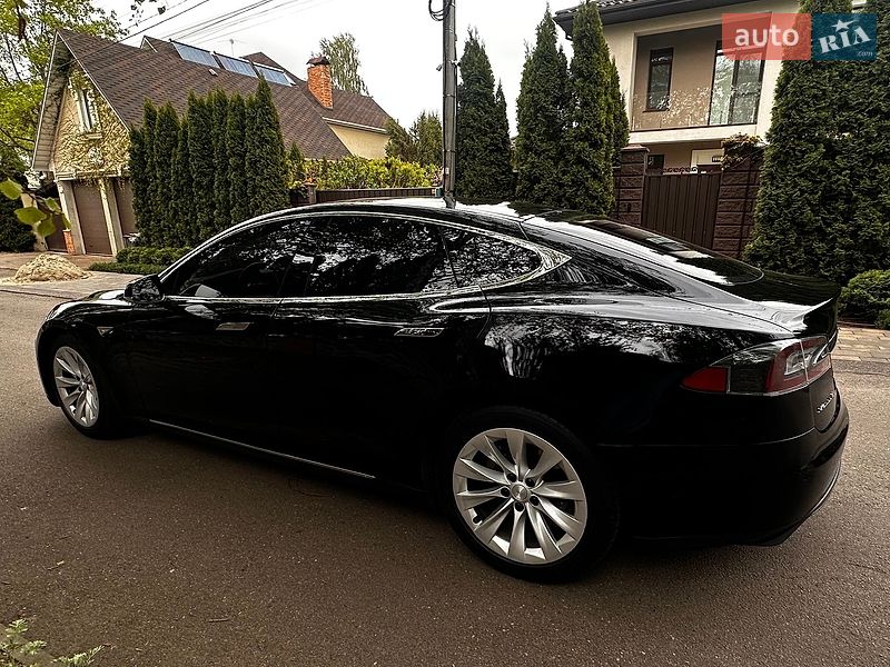 Ліфтбек Tesla Model S 2015 в Києві