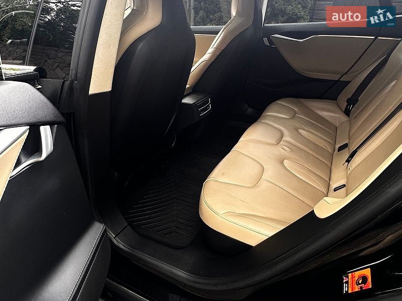 Ліфтбек Tesla Model S 2015 в Києві
