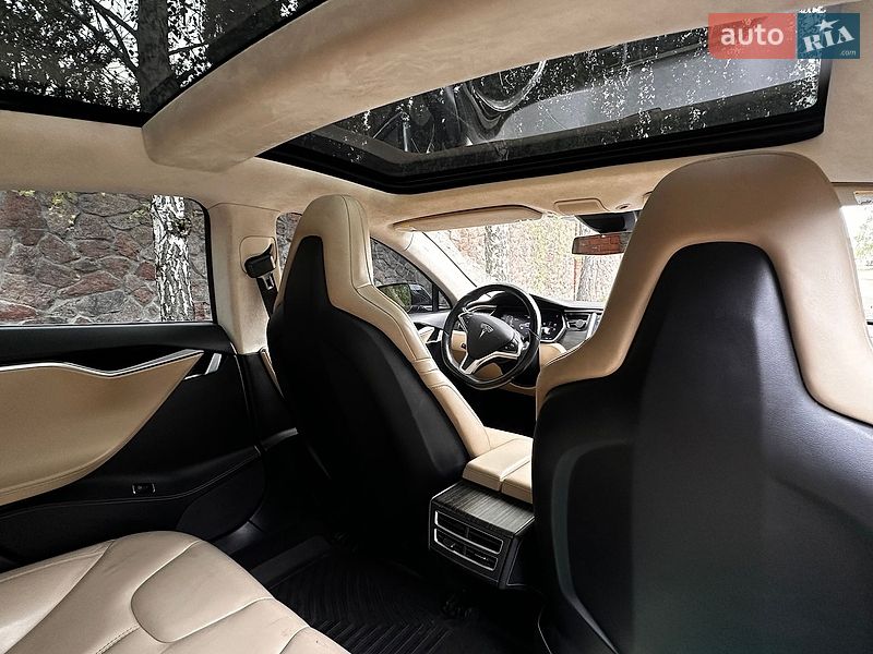 Ліфтбек Tesla Model S 2015 в Києві