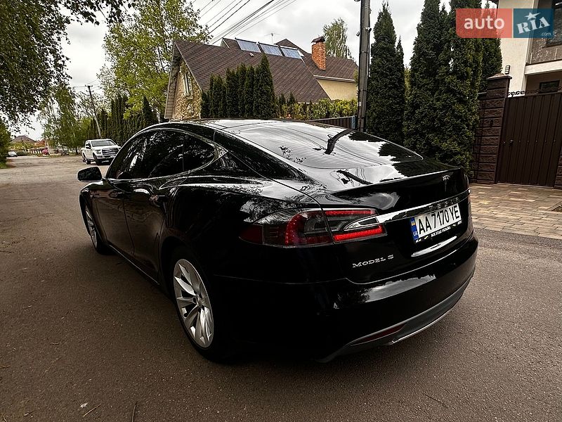 Ліфтбек Tesla Model S 2015 в Києві