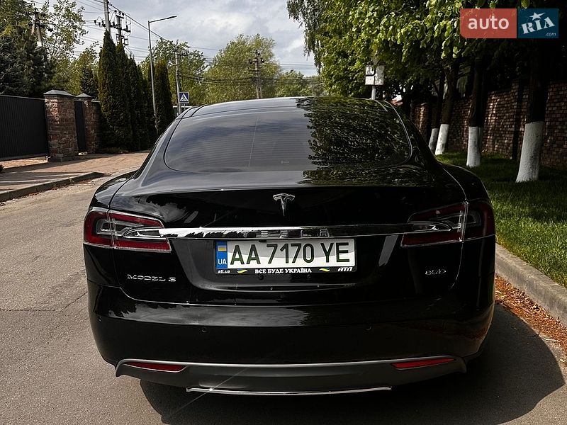 Ліфтбек Tesla Model S 2015 в Києві