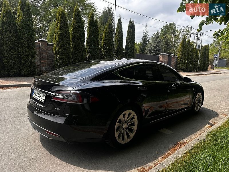 Ліфтбек Tesla Model S 2015 в Києві
