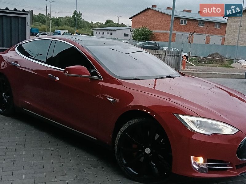 Tesla Model S 2013
