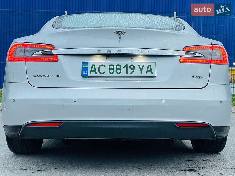 Лифтбек Tesla Model S 2016 в Виннице