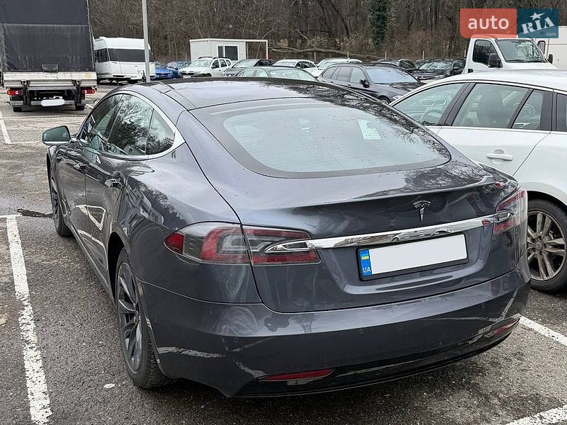 Ліфтбек Tesla Model S 2018 в Одесі