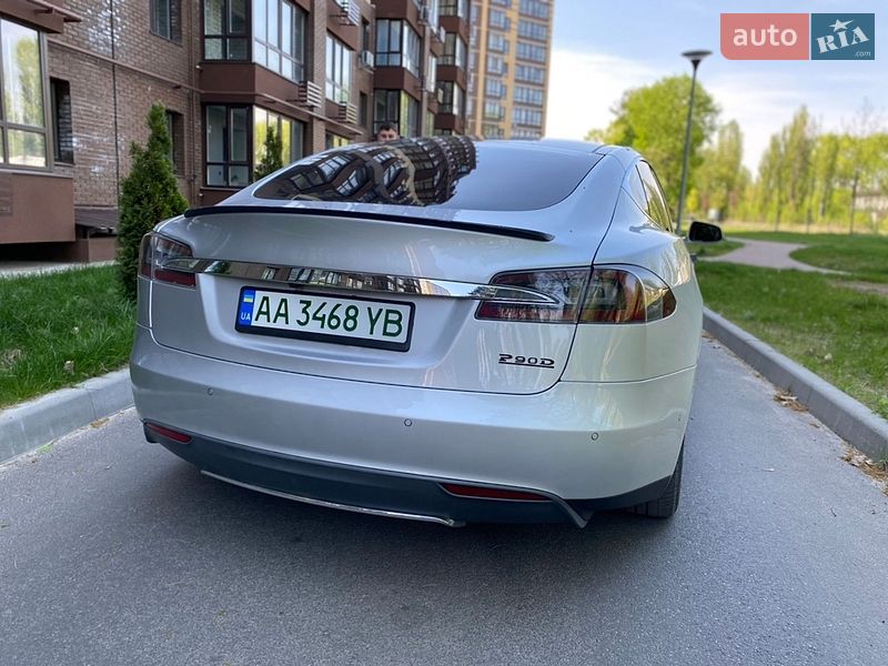 Ліфтбек Tesla Model S 2015 в Чернігові