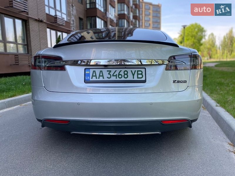 Ліфтбек Tesla Model S 2015 в Чернігові