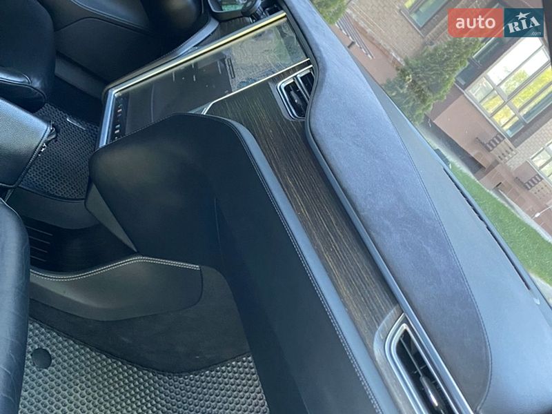 Ліфтбек Tesla Model S 2015 в Чернігові