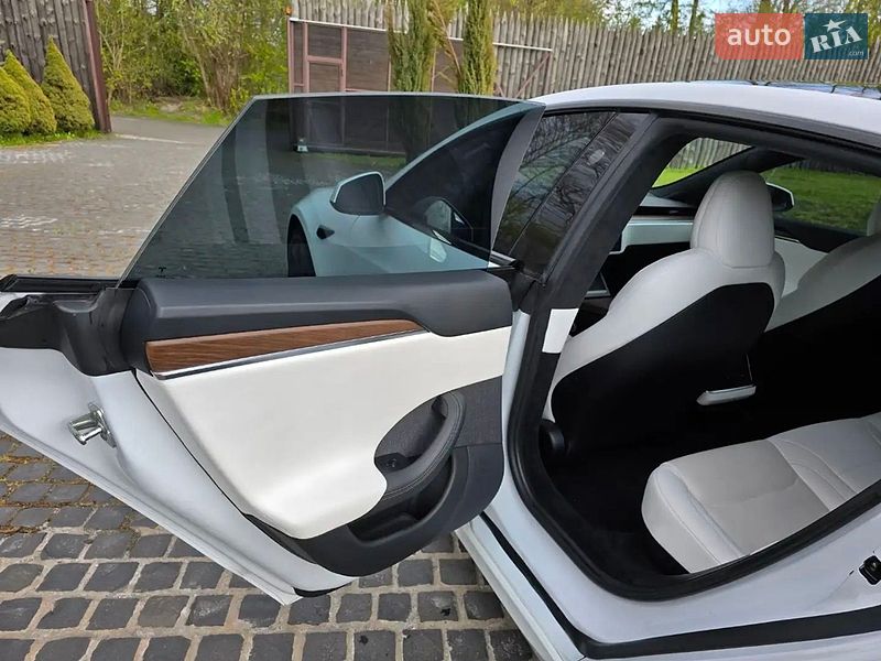 Ліфтбек Tesla Model S 2022 в Бучі