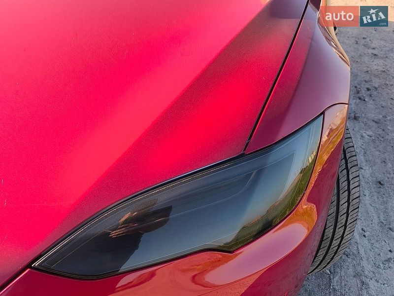 Лифтбек Tesla Model S 2018 в Виннице