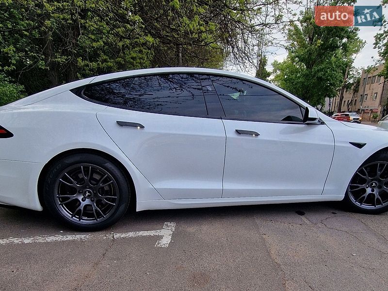 Лифтбек Tesla Model S 2023 в Одессе