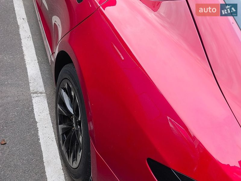 Лифтбек Tesla Model S 2018 в Виннице