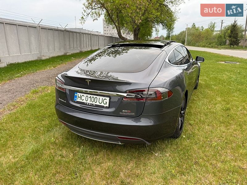 Лифтбек Tesla Model S 2015 в Львове