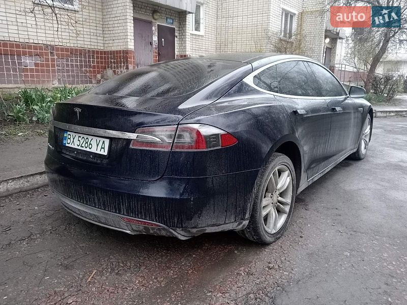 Ліфтбек Tesla Model S 2013 в Шепетівці