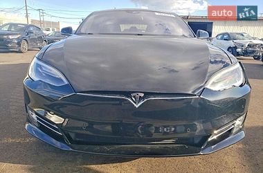 Лифтбек Tesla Model S 2016 в Львове