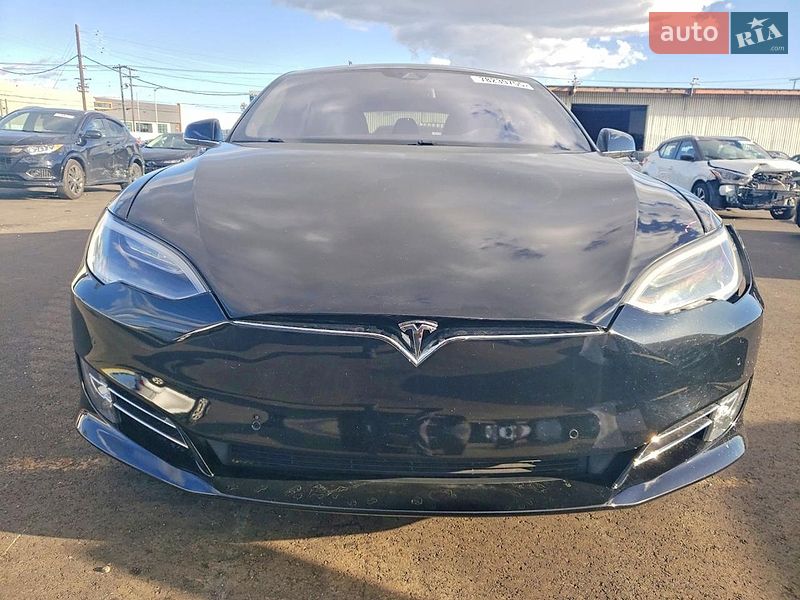 Лифтбек Tesla Model S 2016 в Львове