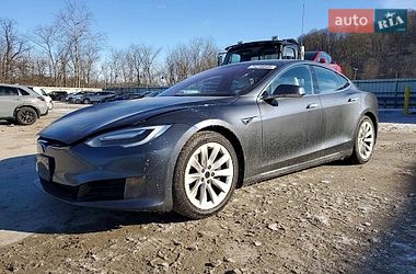 Лифтбек Tesla Model S 2017 в Львове