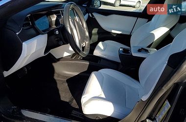 Лифтбек Tesla Model S 2017 в Львове