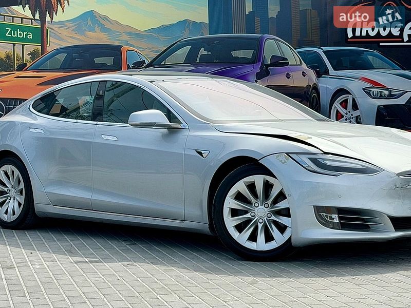 Лифтбек Tesla Model S 2018 в Львове