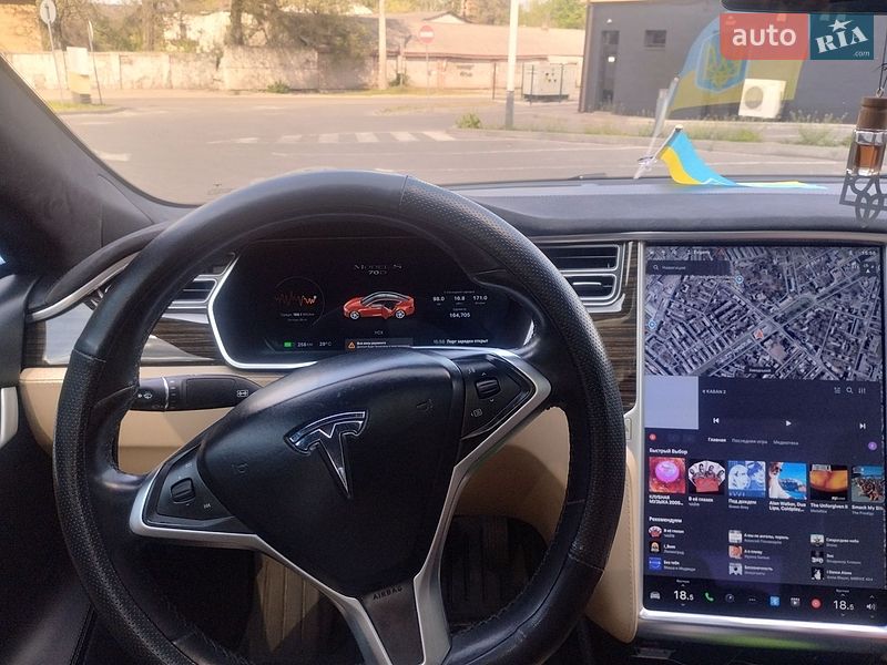 Лифтбек Tesla Model S 2016 в Каменском