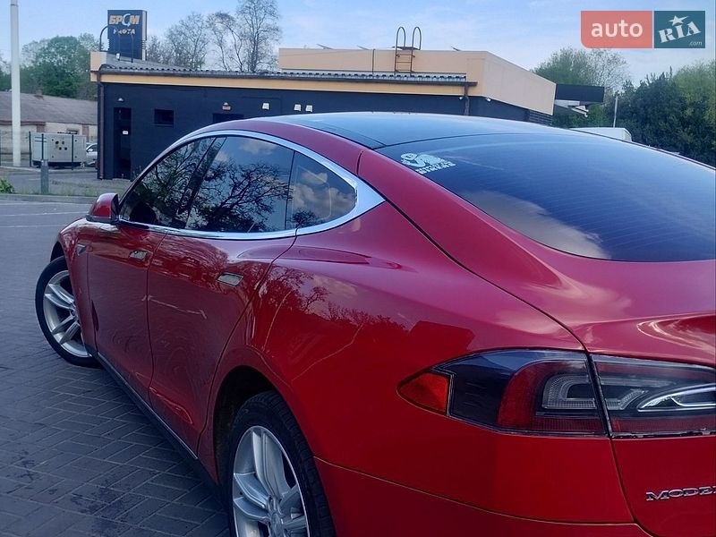 Лифтбек Tesla Model S 2016 в Каменском