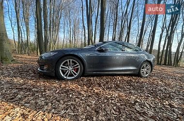 Лифтбек Tesla Model S 2014 в Львове