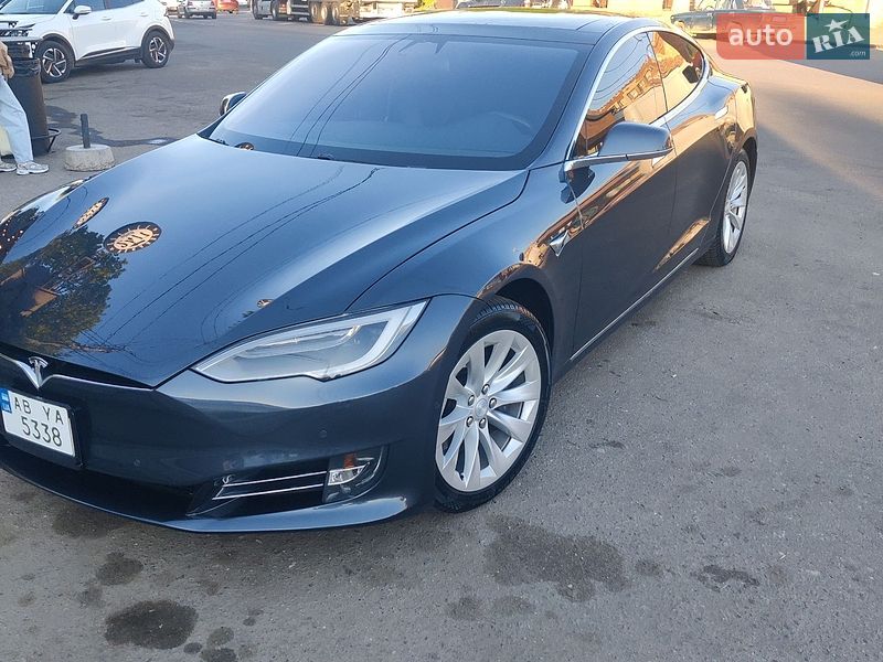 Ліфтбек Tesla Model S 2018 в Хмельницькому