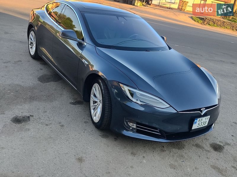 Ліфтбек Tesla Model S 2018 в Хмельницькому