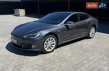 Лифтбек Tesla Model S 2017 в Умани