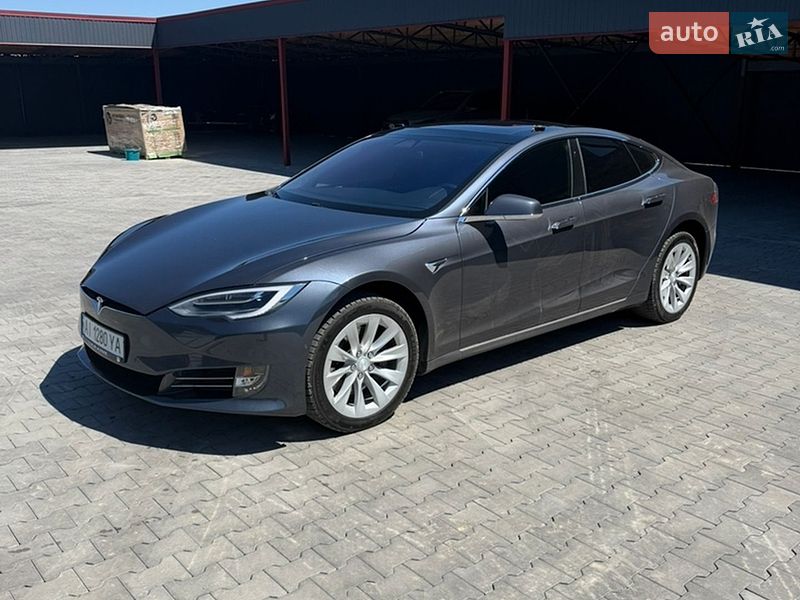 Лифтбек Tesla Model S 2017 в Умани