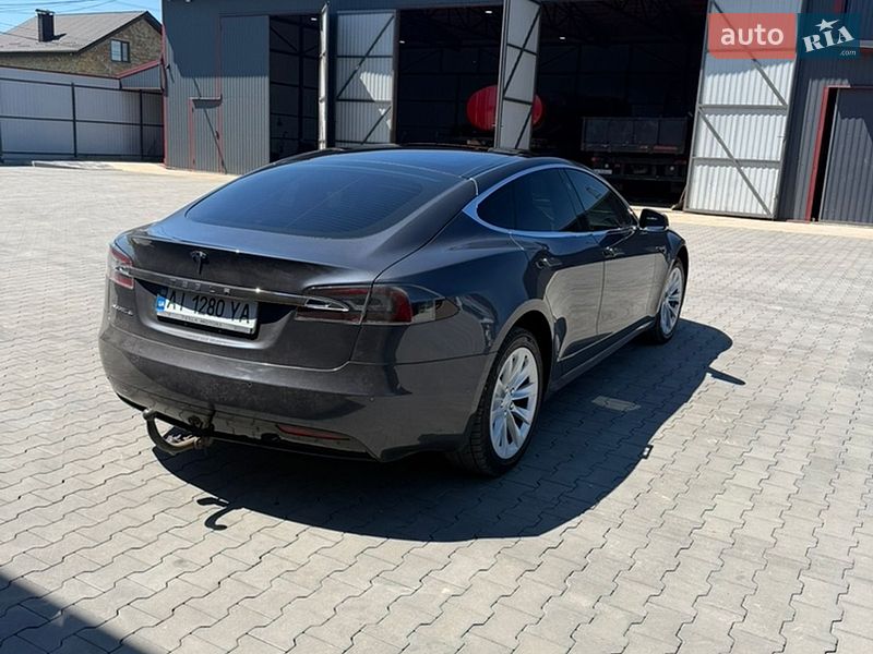 Лифтбек Tesla Model S 2017 в Умани