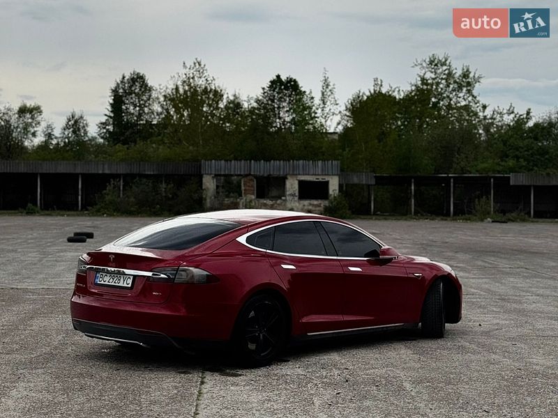 Лифтбек Tesla Model S 2015 в Львове