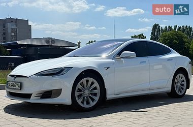 Лифтбек Tesla Model S 2017 в Черкассах